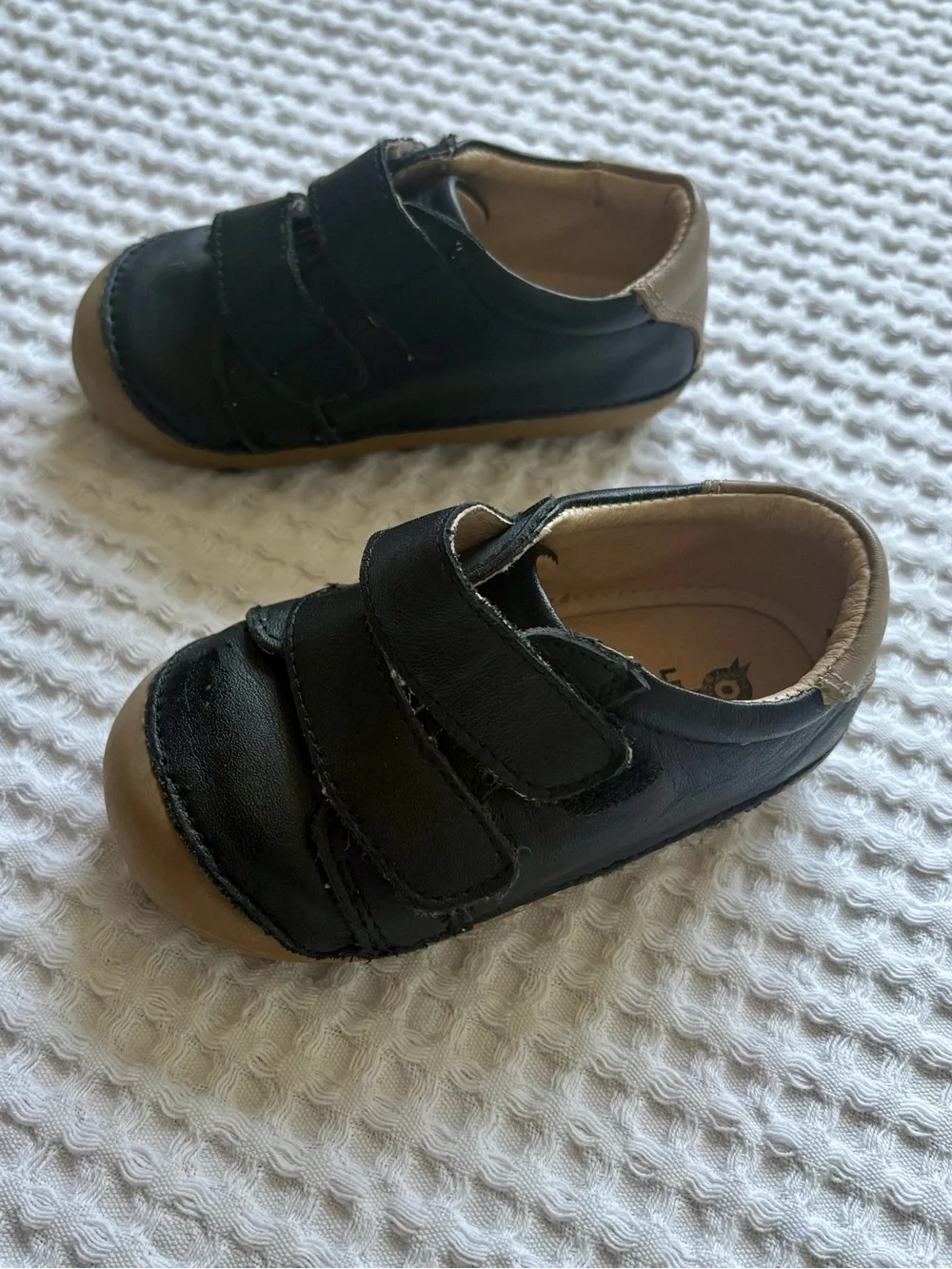 Old Soles Cast Pave Leather Velcro Sneakers Black Taupe Barefoot US 7 Toddler